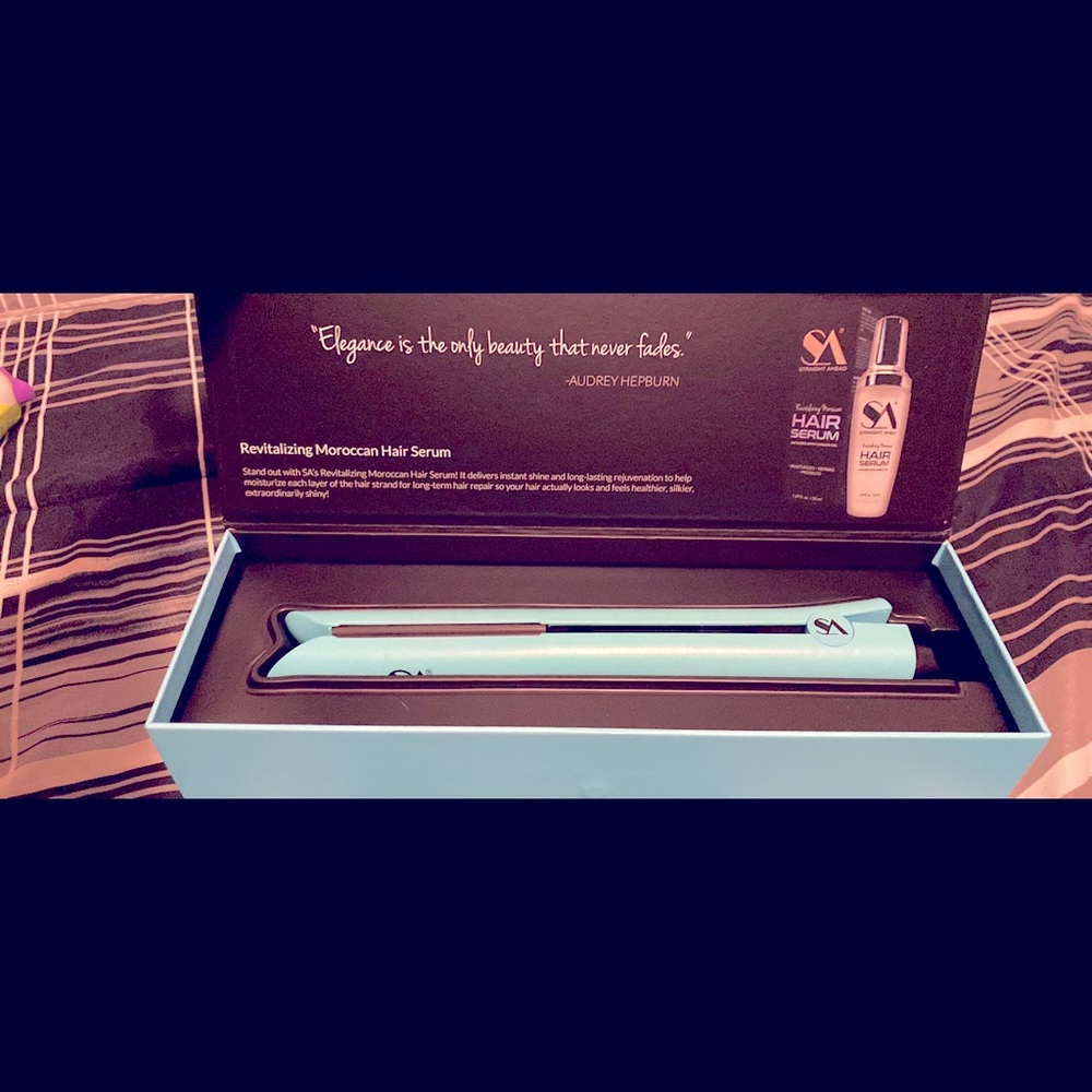 STRAIGHT AHEAD Straightener Silver Edition.